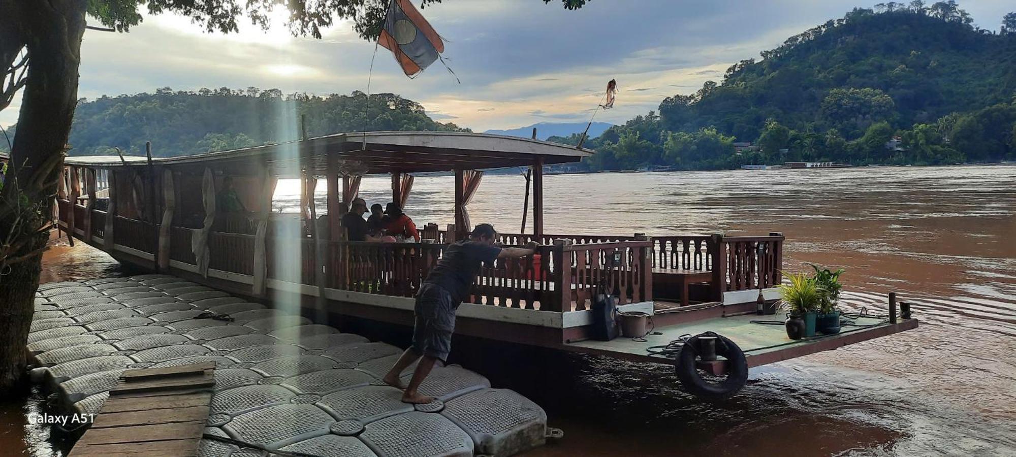 Aurora Backpackers Hostel Luang Prabang Dış mekan fotoğraf